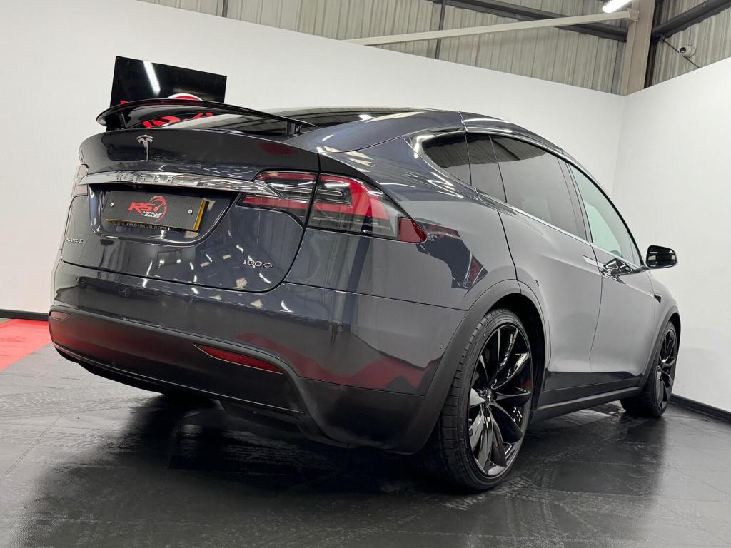 TESLA MODEL X
