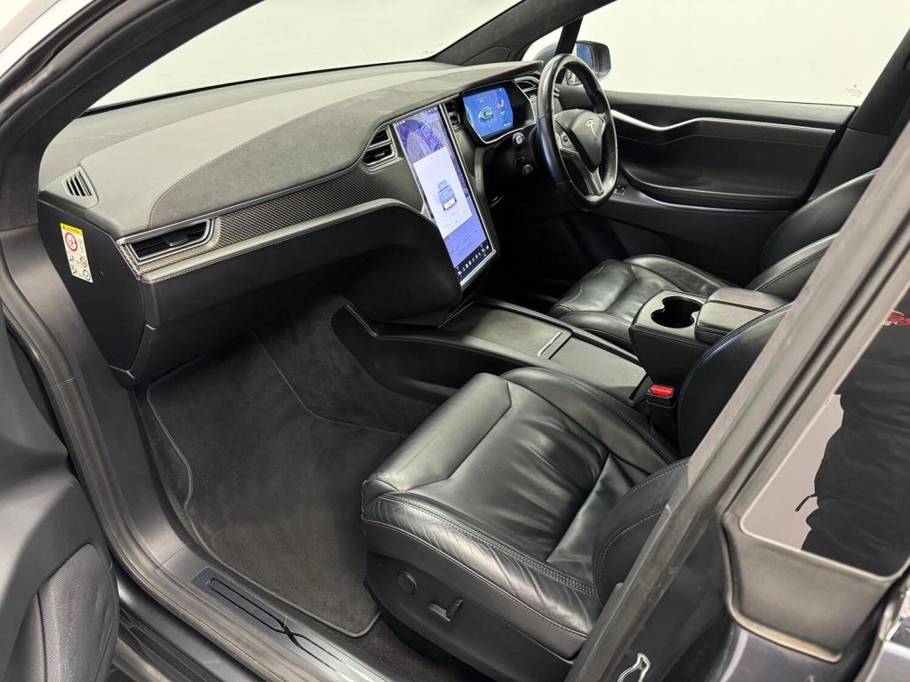 TESLA MODEL X
