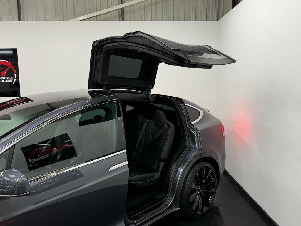 TESLA MODEL X