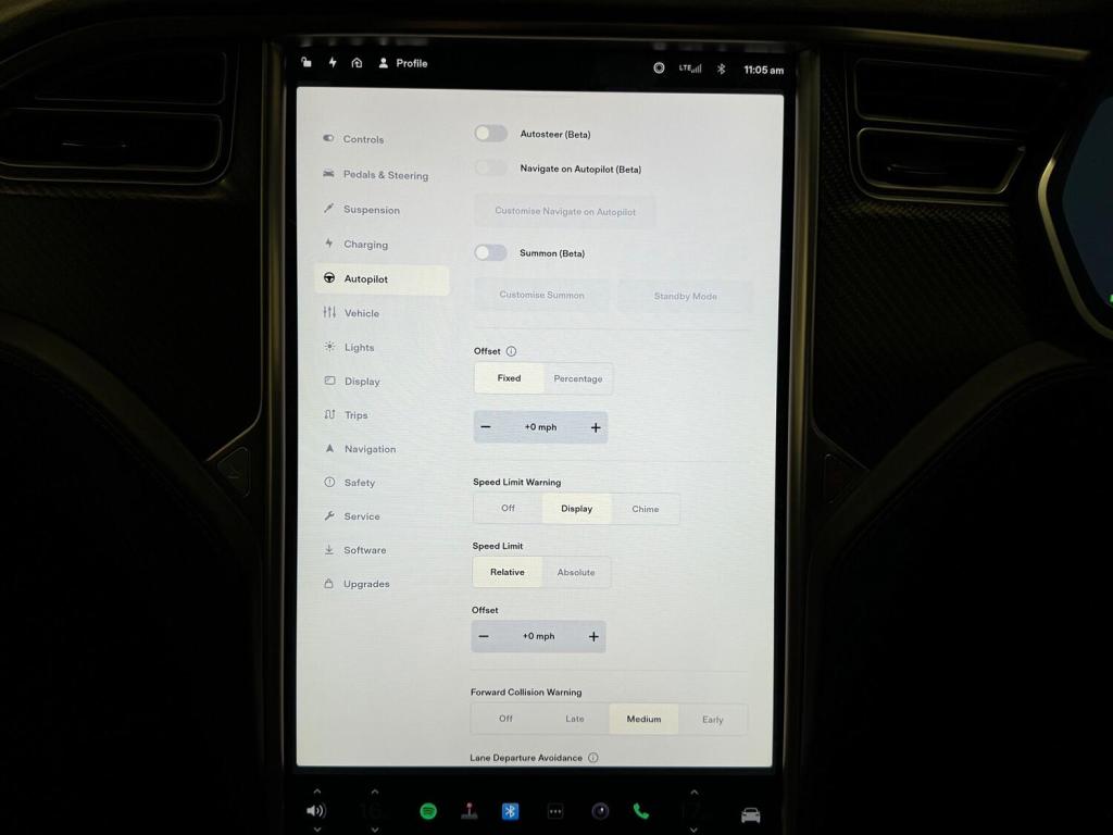 TESLA MODEL X
