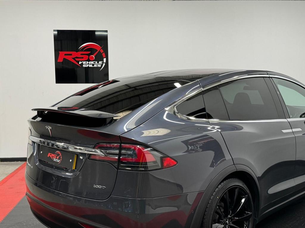 TESLA MODEL X