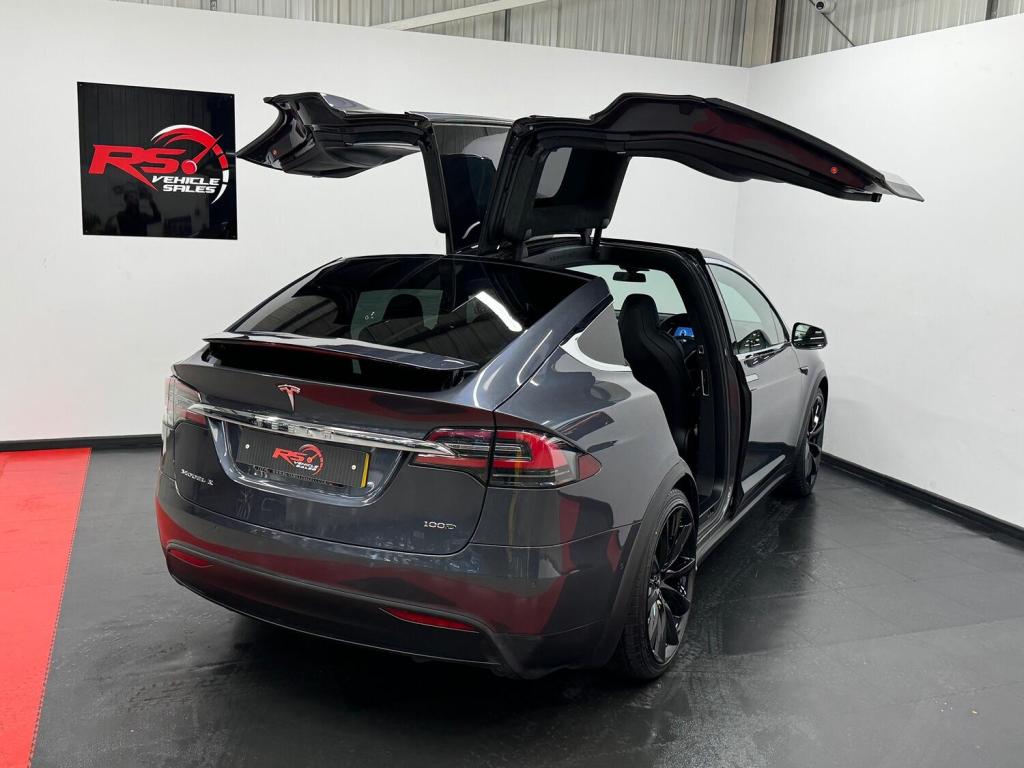 TESLA MODEL X