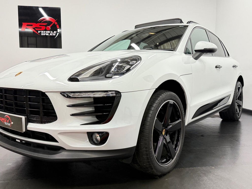 PORSCHE MACAN