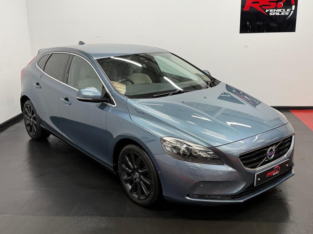 VOLVO V40