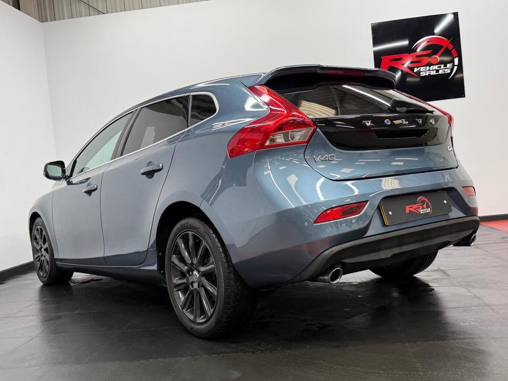 VOLVO V40