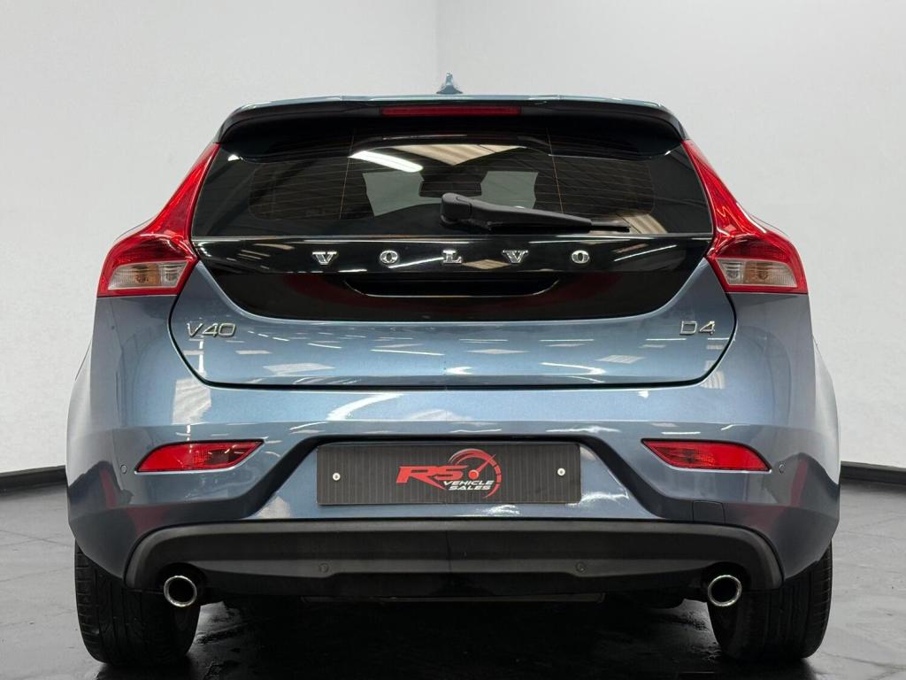 VOLVO V40