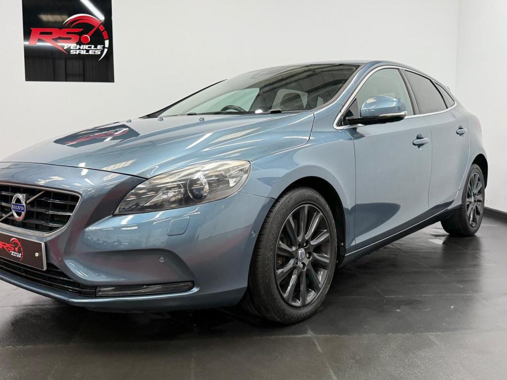 VOLVO V40