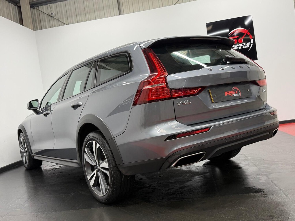 VOLVO V60 CROSS COUNTRY