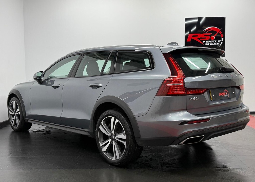 VOLVO V60 CROSS COUNTRY