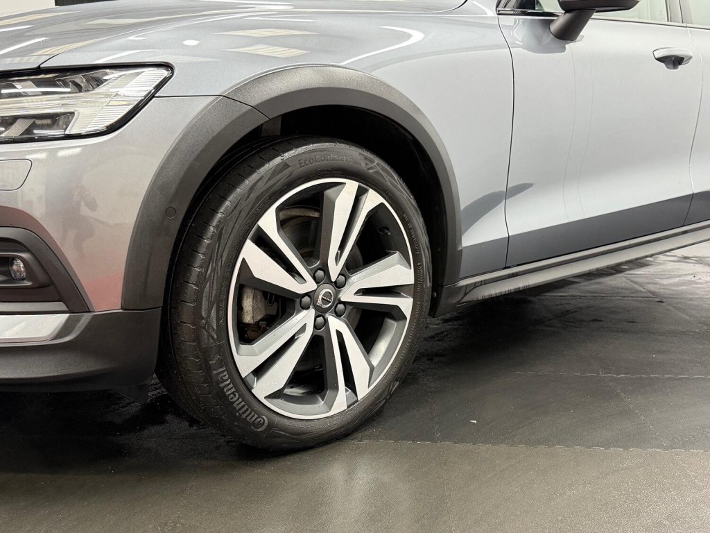 VOLVO V60 CROSS COUNTRY