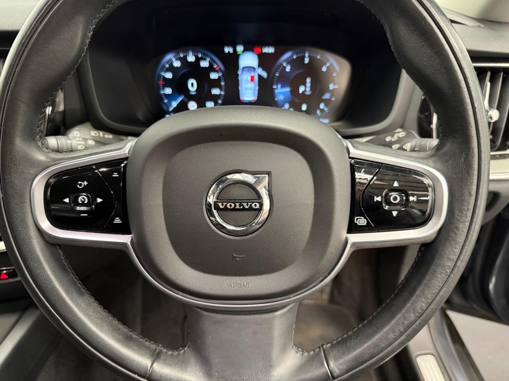 VOLVO V60 CROSS COUNTRY