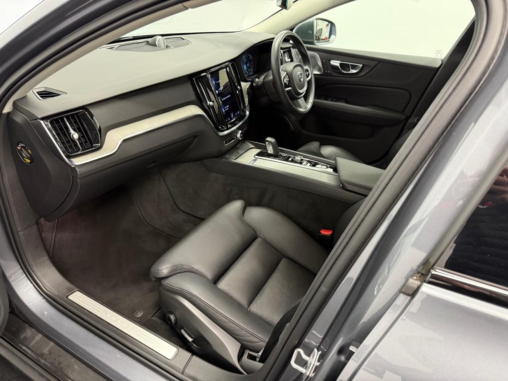 VOLVO V60 CROSS COUNTRY