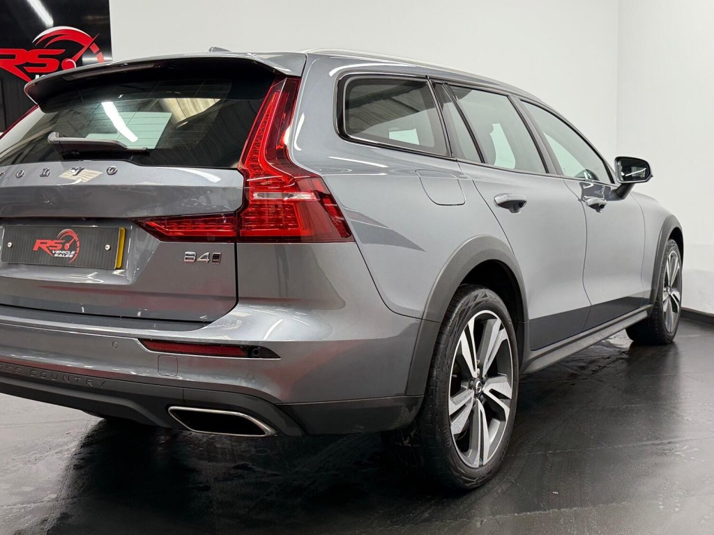VOLVO V60 CROSS COUNTRY