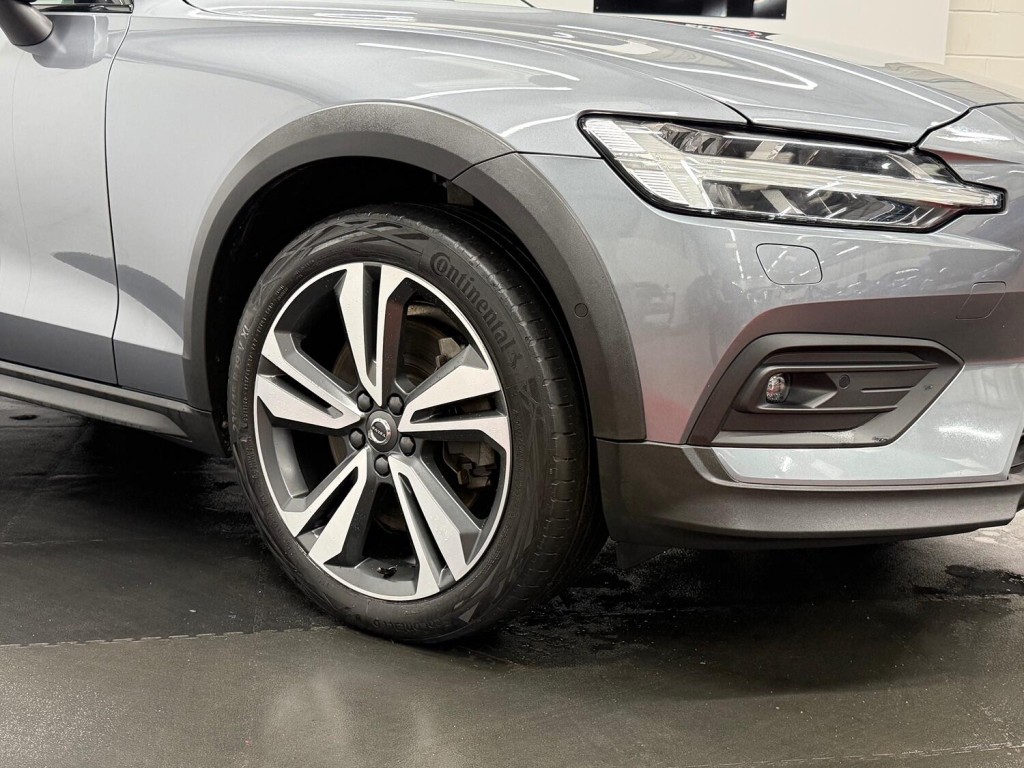 VOLVO V60 CROSS COUNTRY