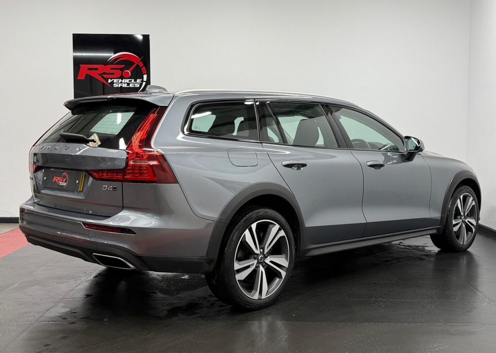 VOLVO V60 CROSS COUNTRY