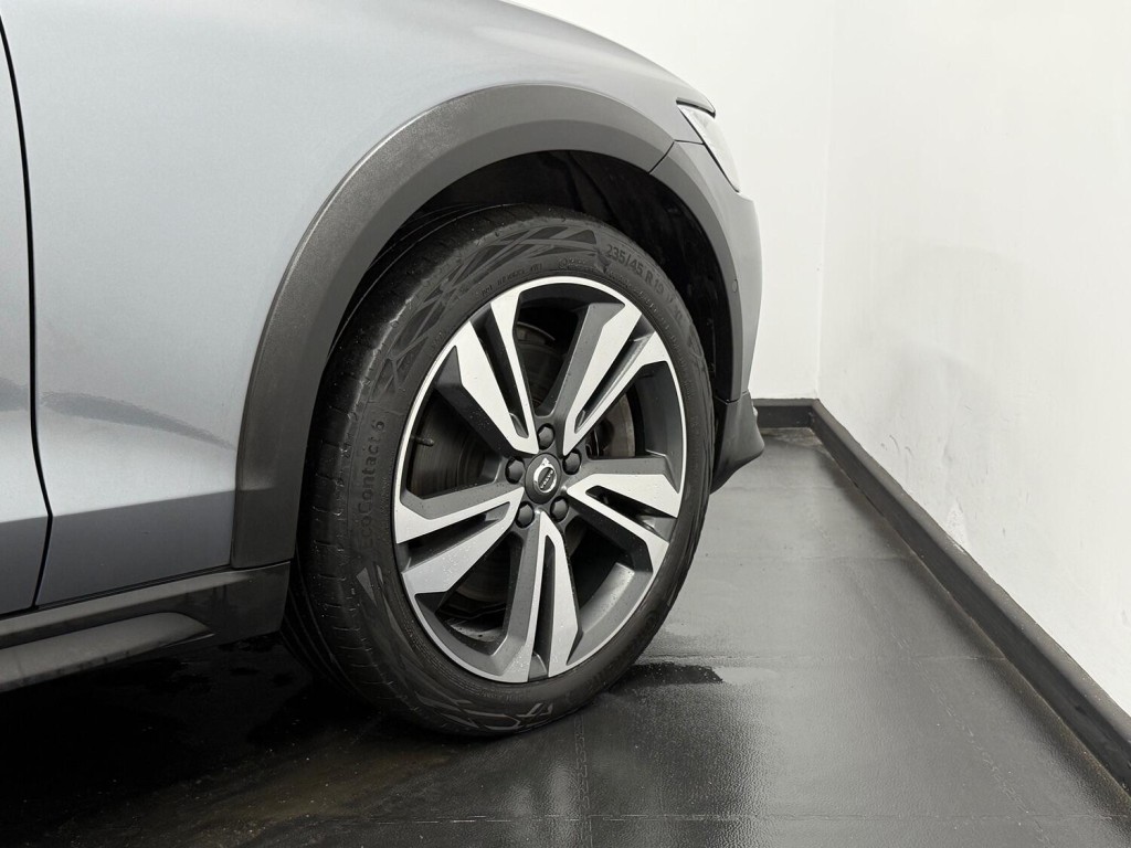 VOLVO V60 CROSS COUNTRY