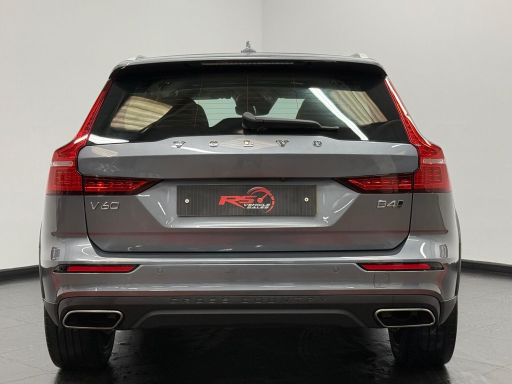 VOLVO V60 CROSS COUNTRY