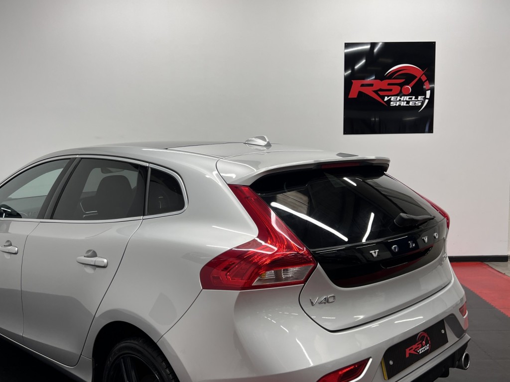 VOLVO V40