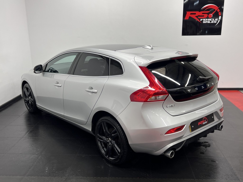 VOLVO V40