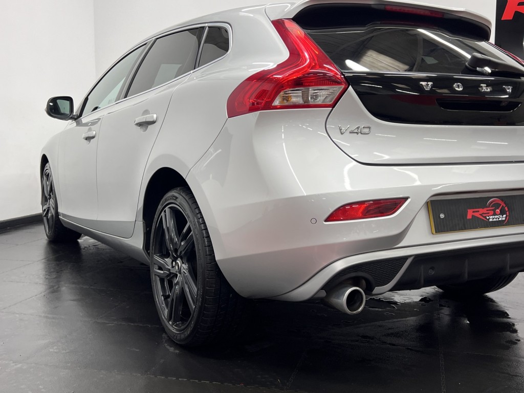VOLVO V40