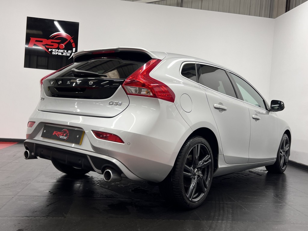 VOLVO V40