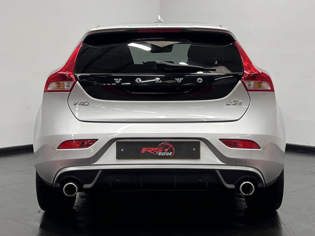 VOLVO V40
