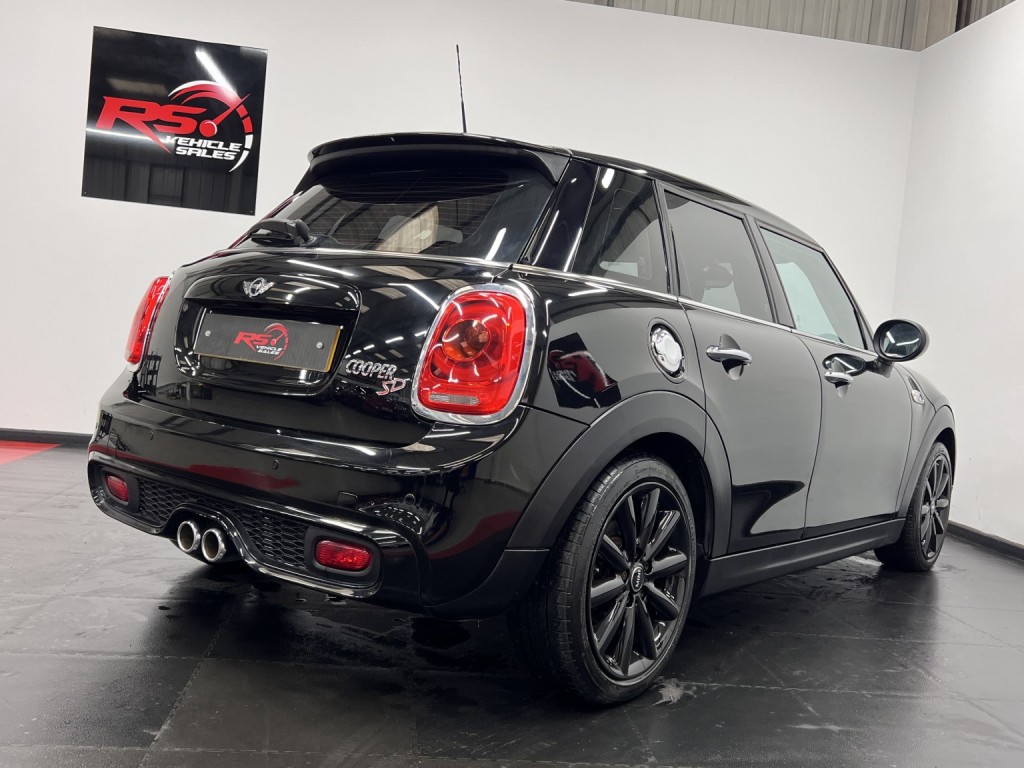 MINI HATCH