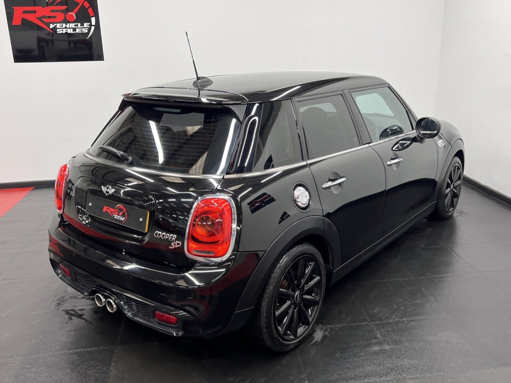 MINI HATCH