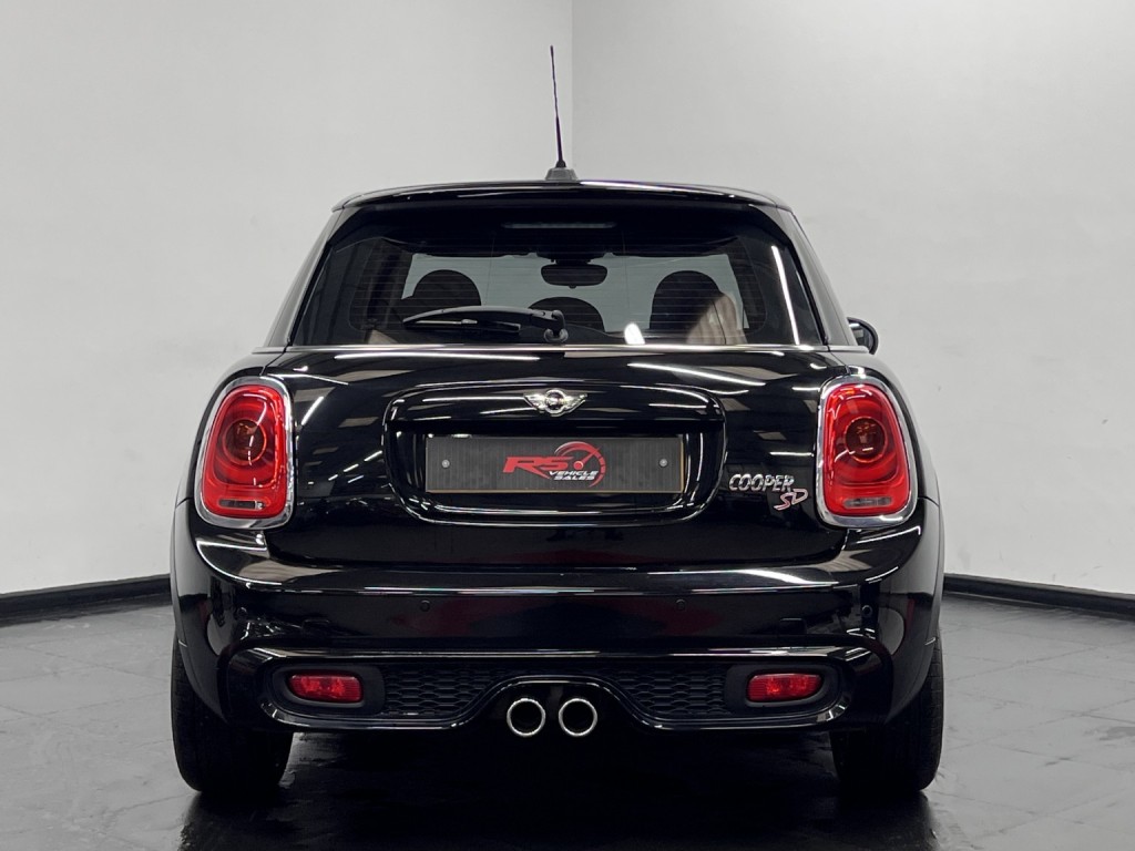 MINI HATCH