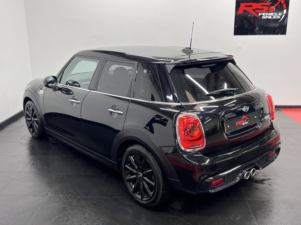 MINI HATCH