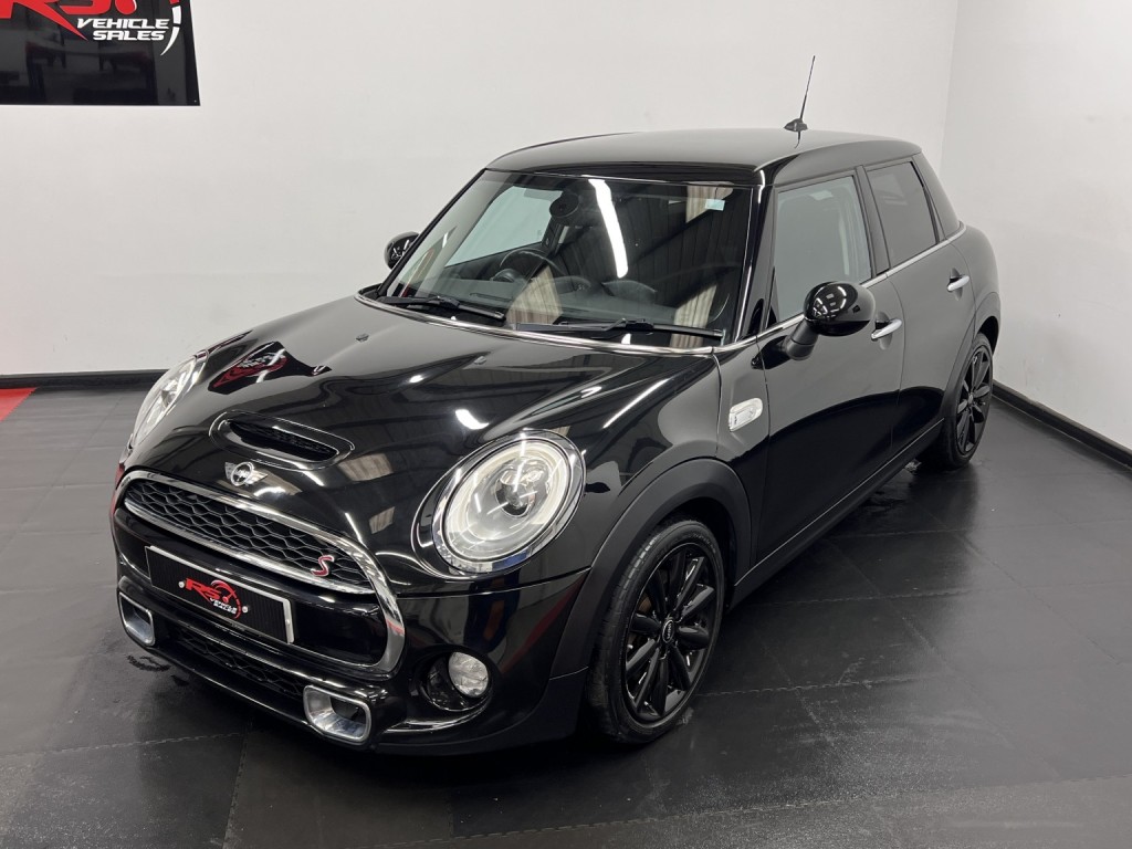 MINI HATCH