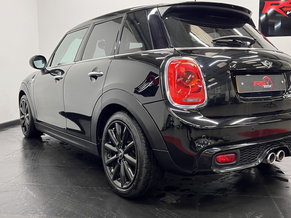 MINI HATCH