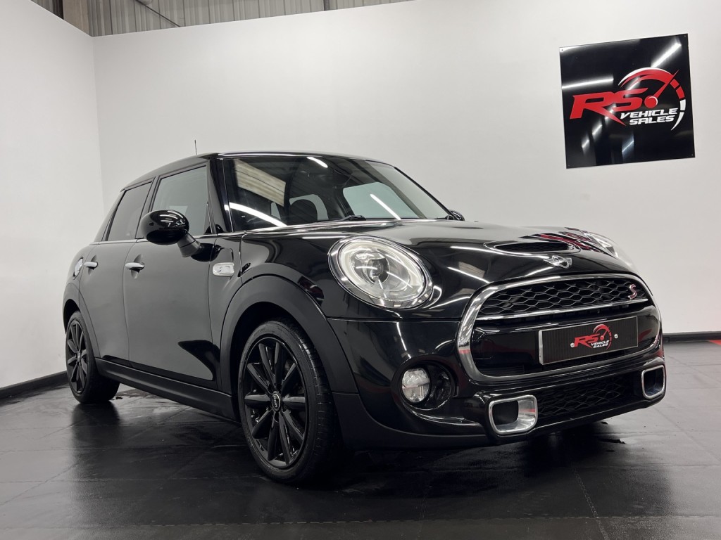 MINI HATCH