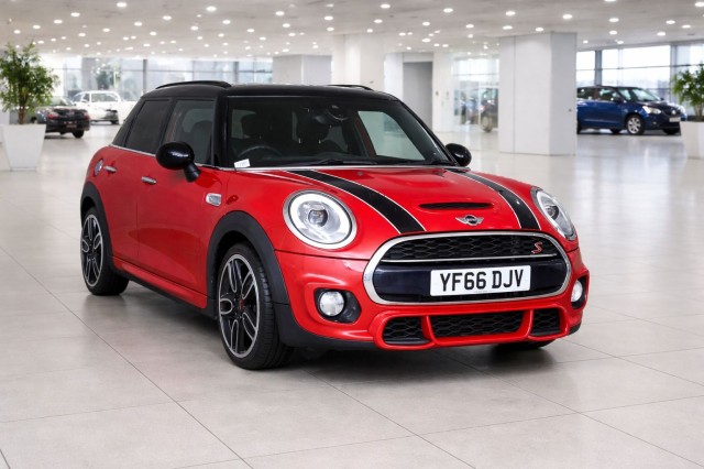 MINI HATCH 2.0 Cooper SD 5dr Diesel Auto 6Spd Euro 6 (s/s) (170 ps) [JCW CHILI | HK] (2016/66)