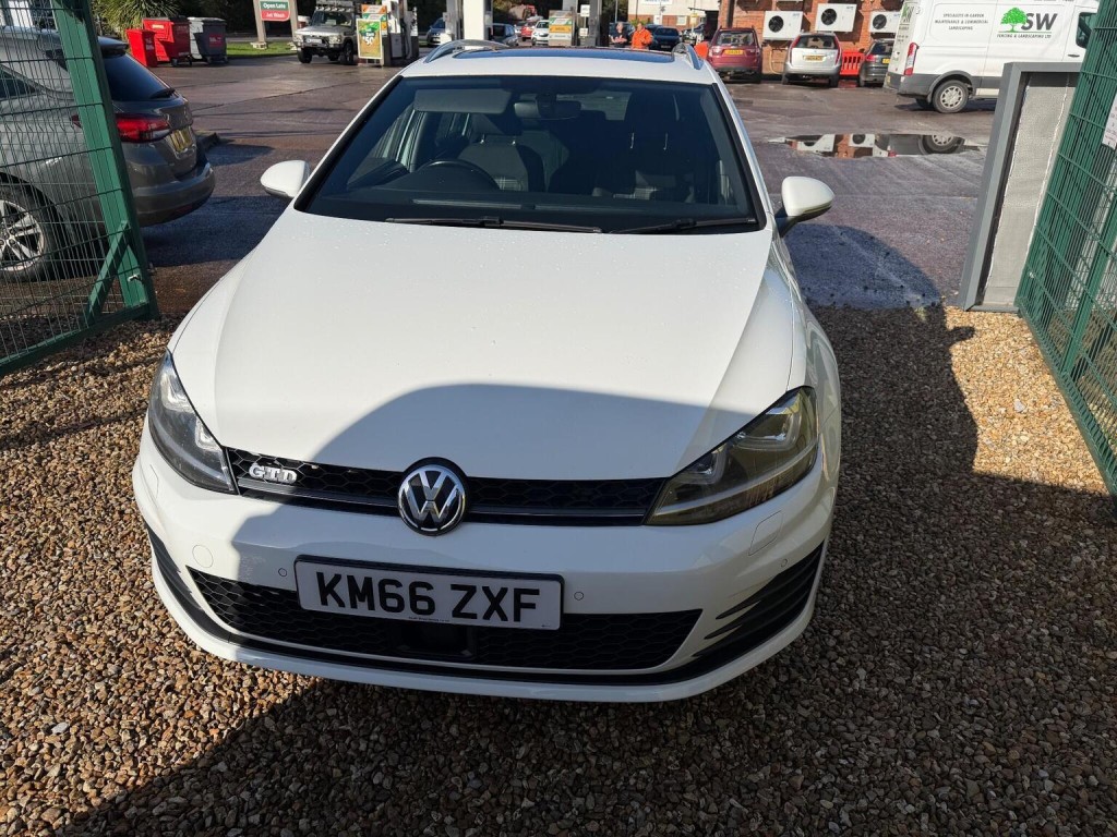 VOLKSWAGEN GOLF