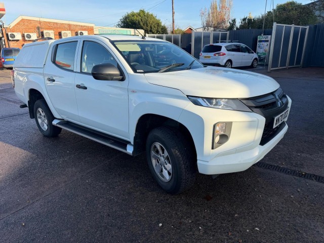 MITSUBISHI L200