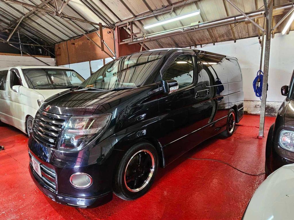 NISSAN ELGRAND