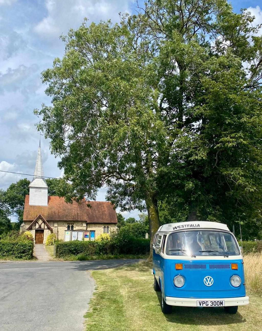 VOLKSWAGEN T2 BAY WINDOW