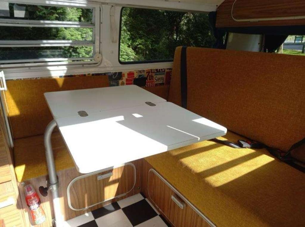 VOLKSWAGEN T2 BAY WINDOW