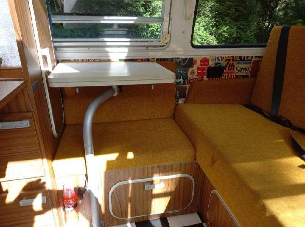 VOLKSWAGEN T2 BAY WINDOW