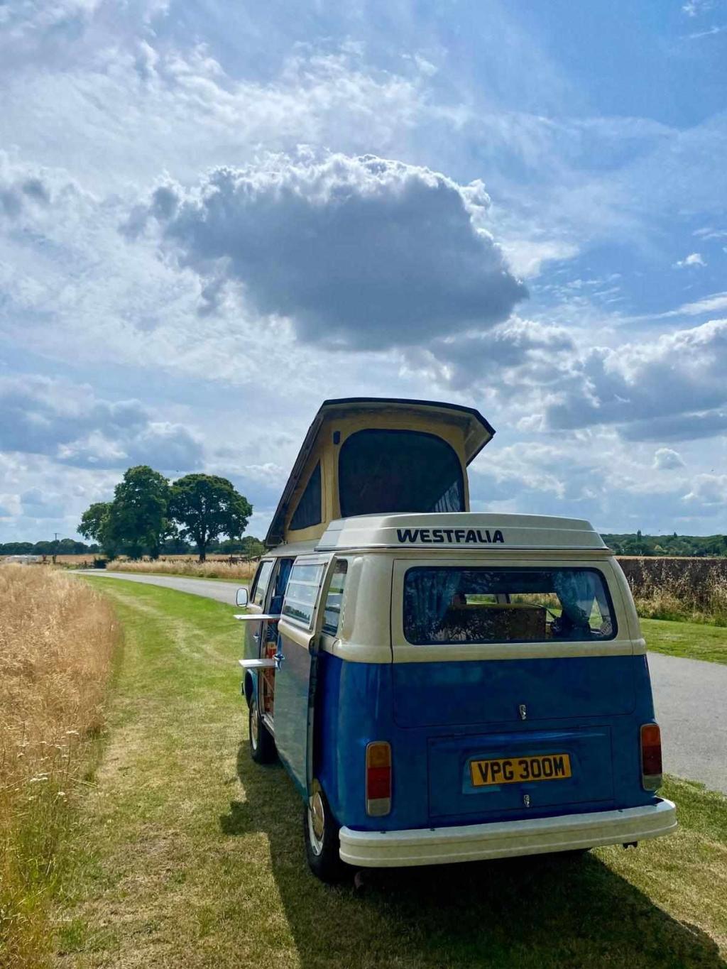 VOLKSWAGEN T2 BAY WINDOW