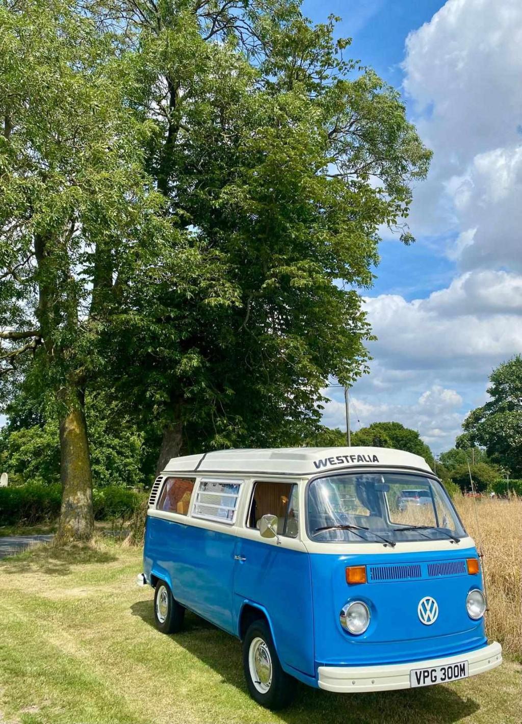 VOLKSWAGEN T2 BAY WINDOW