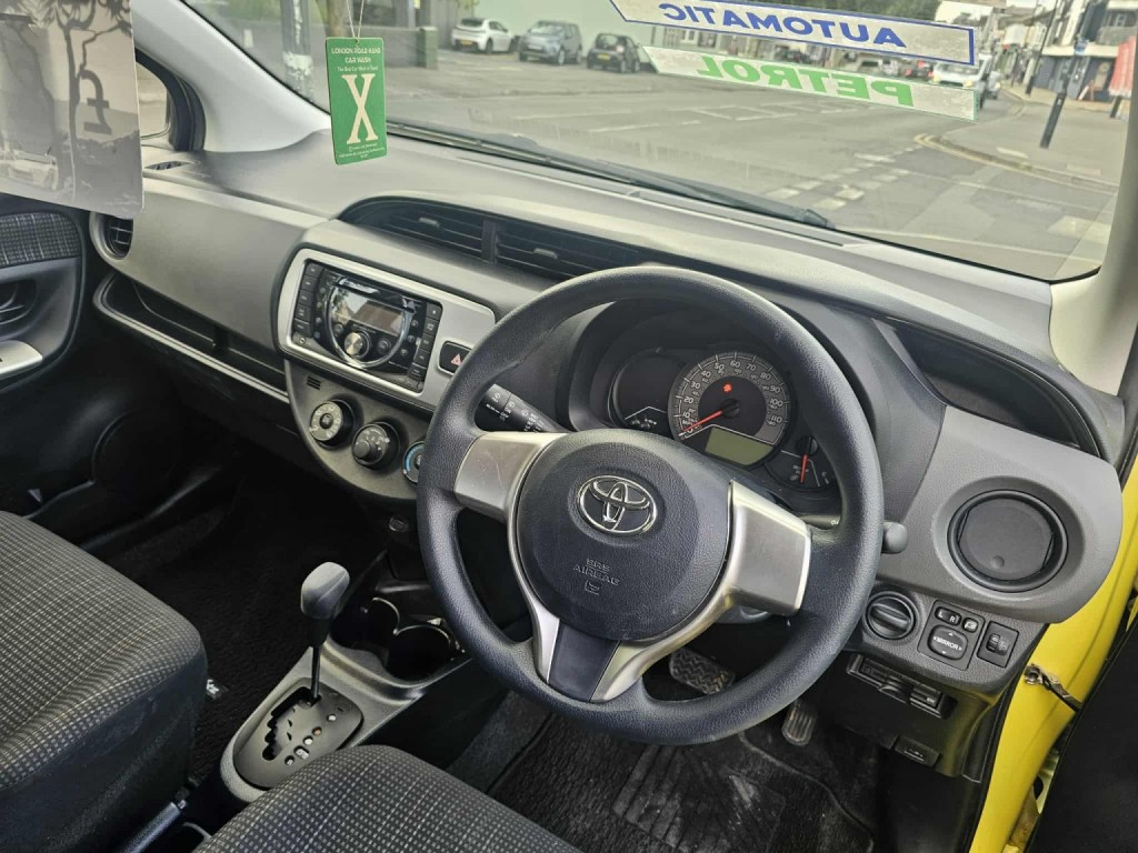 TOYOTA VITZ
