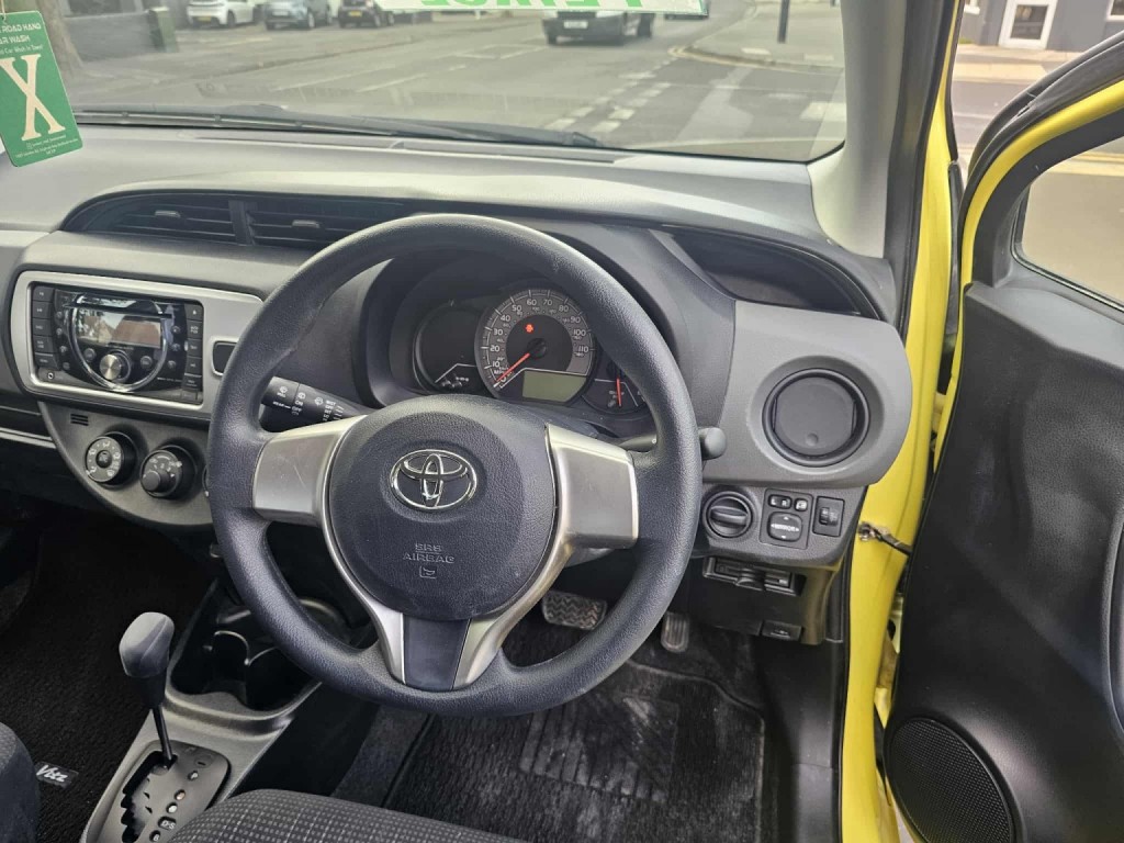 TOYOTA VITZ