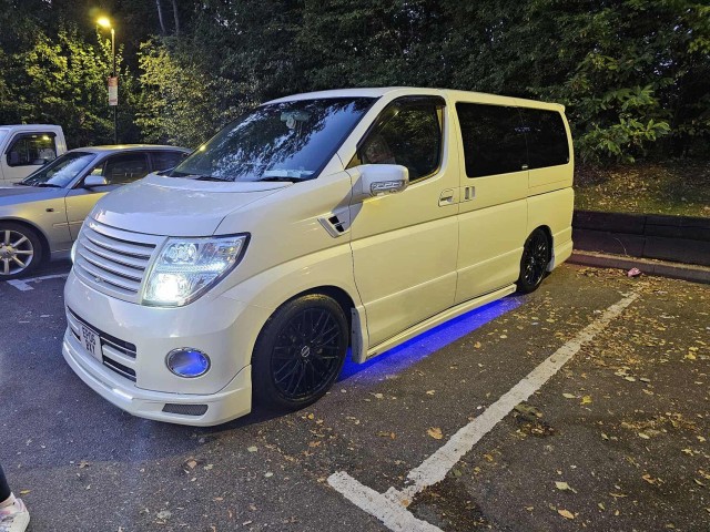 NISSAN ELGRAND 3.5 V6 Highway Star Air Ride 25k miles Fresh Import E51 Elgrand