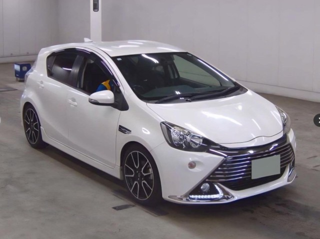 TOYOTA AQUA GS  Gazoo Sport 1.5 Hybrid 5dr Auto JDM fresh Import 