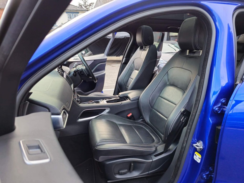 JAGUAR F-PACE