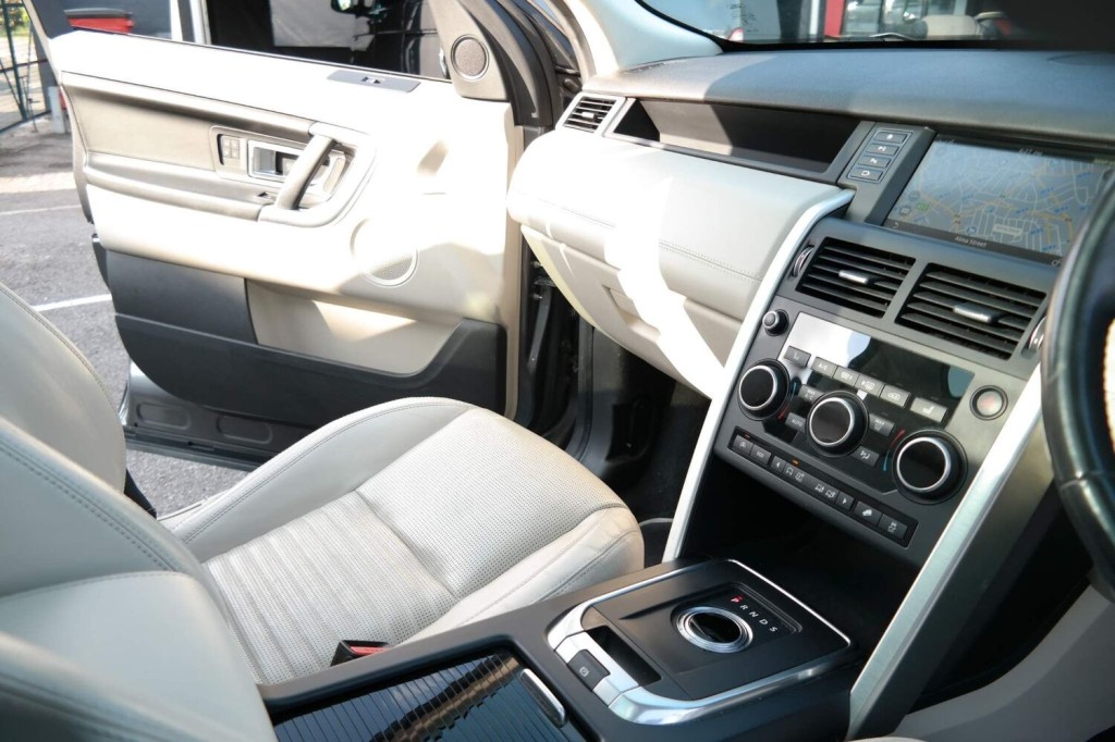 LAND ROVER DISCOVERY SPORT