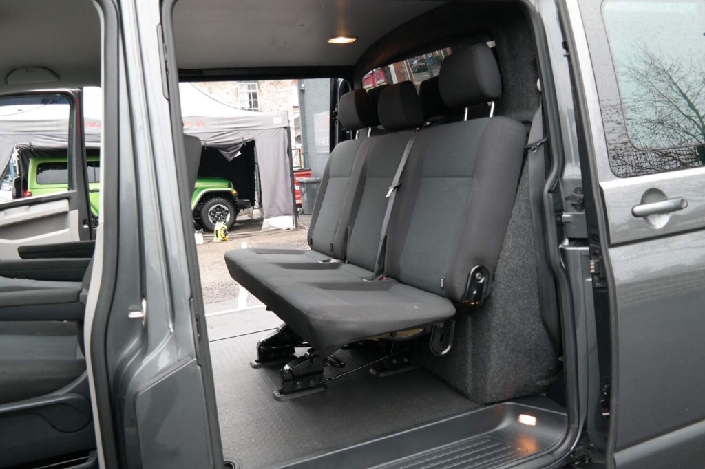 VOLKSWAGEN TRANSPORTER