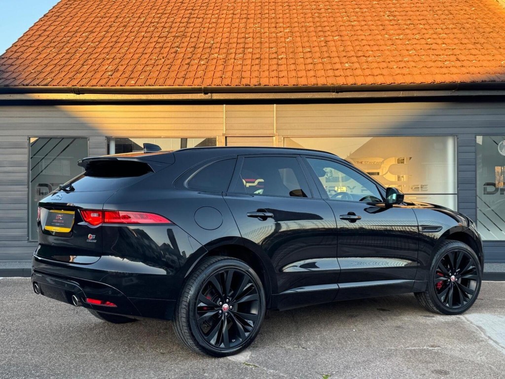JAGUAR F-PACE